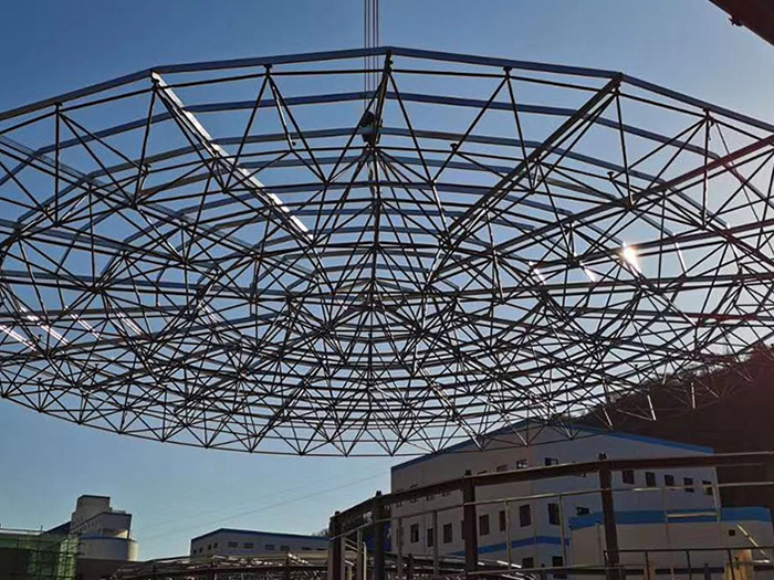 乌兰察布螺栓球网架工程施工现场